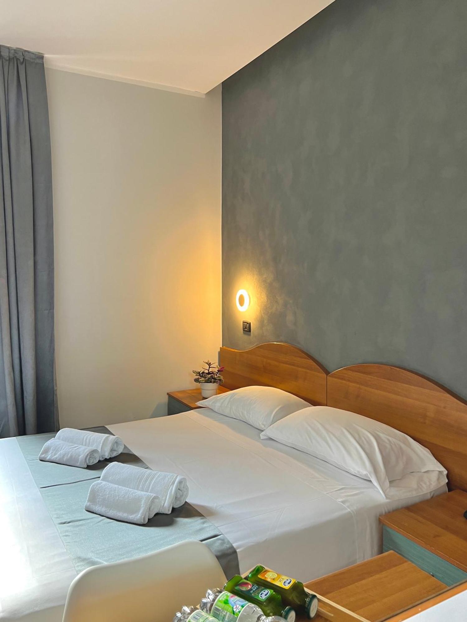 Hotel Sara Milan Exterior photo